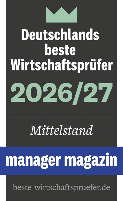 Dunkles Banner mit mintgrünen Akzenten präsentiert das Siegel Deutschland beste Wirtschaftsprüfer 2026/27 für den Mittelstand, darunter der Schriftzug Manager Magazin in Blau.